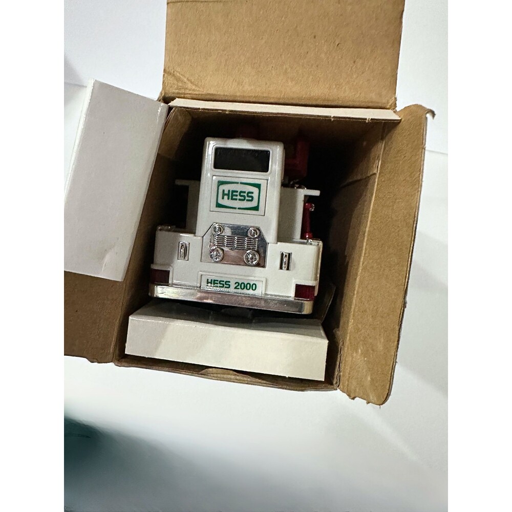 RARE Vintage HESS 2000 Toy FIRE TRUCK with Extension Ladder New in Original Box